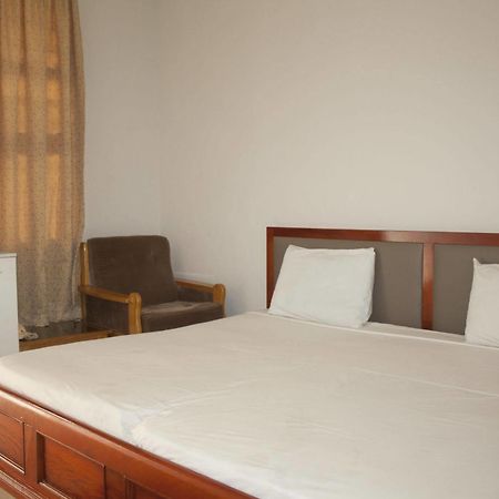 East Legon Guest Lodge Madina Kültér fotó