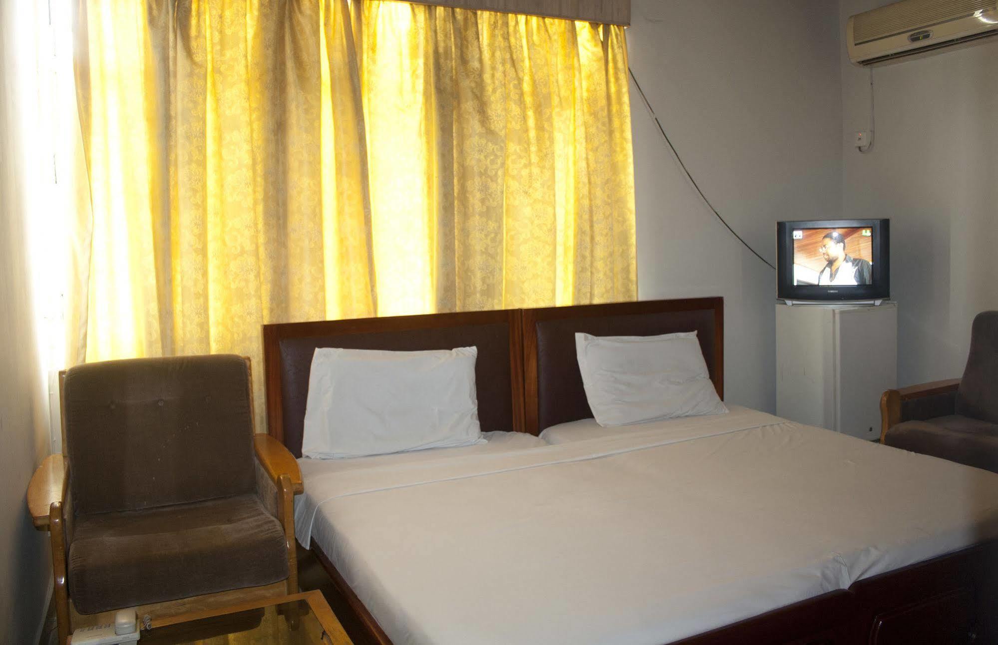 East Legon Guest Lodge Madina Kültér fotó