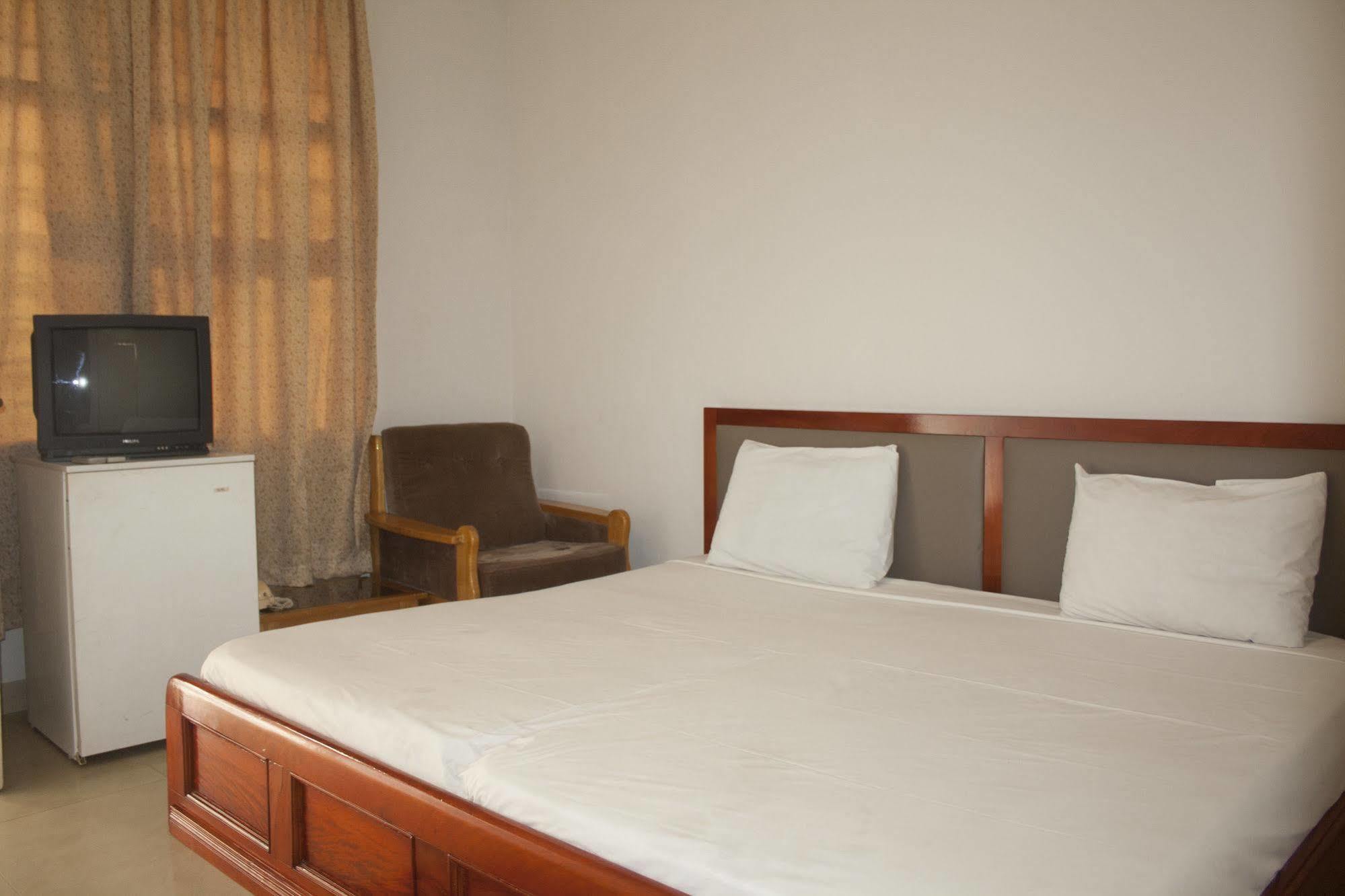 East Legon Guest Lodge Madina Kültér fotó